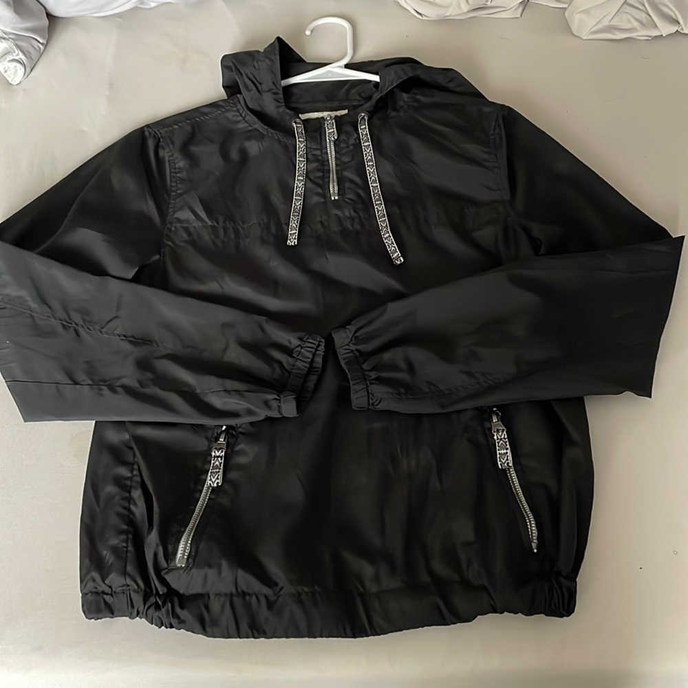 Long sleeve pullover windbreaker